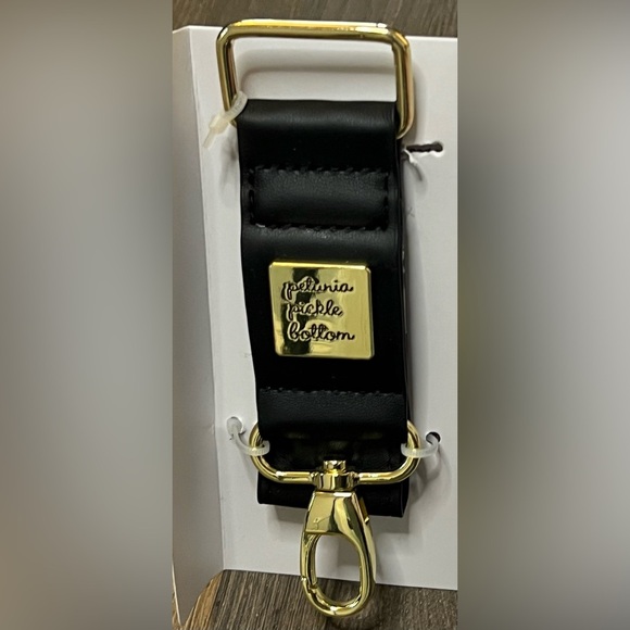 Petunia Picklebottom Valet Stroller Clip in Black Matte Leatherette - Picture 2 of 3